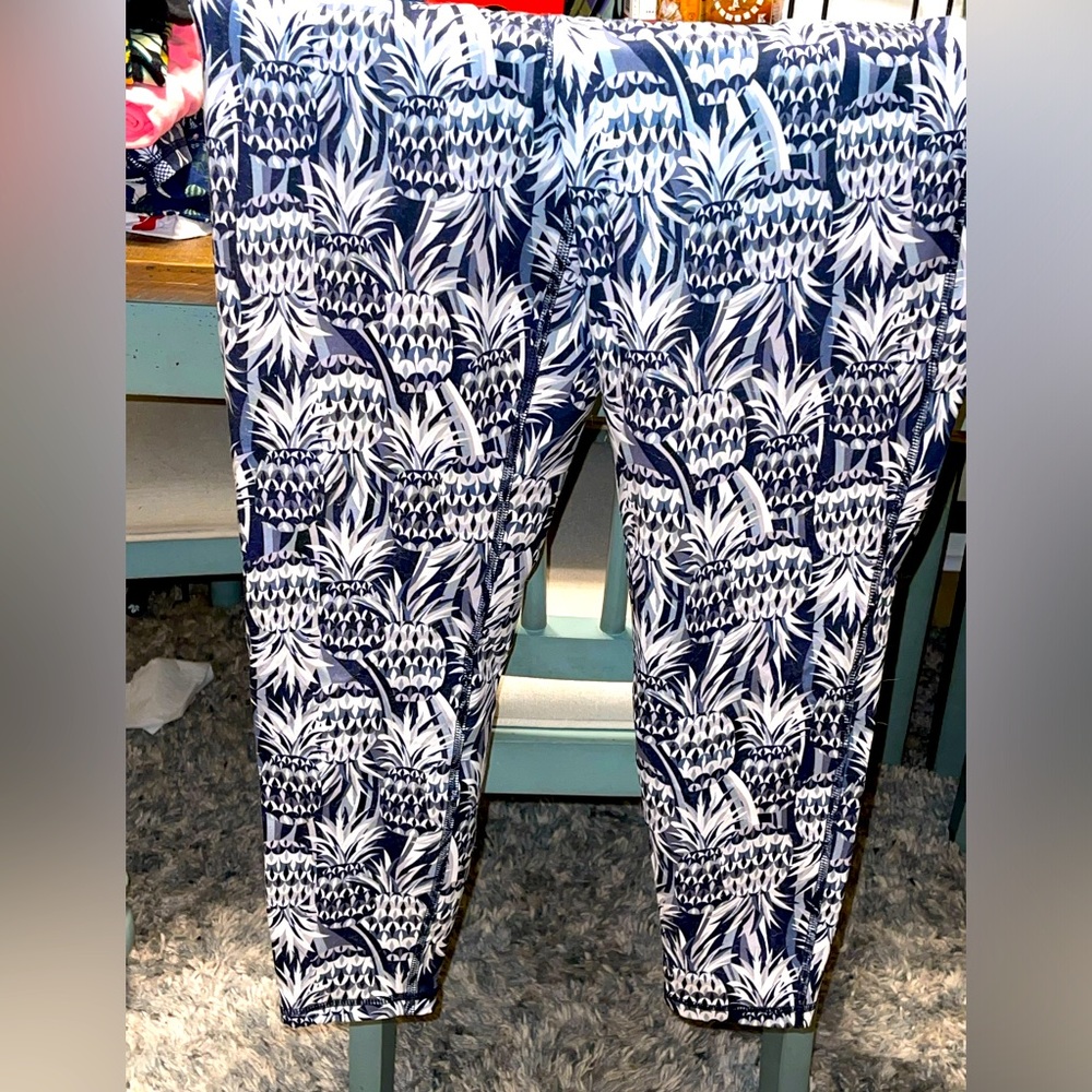 Crown & Ivy Pineapple 🍍 Leggings- size Large